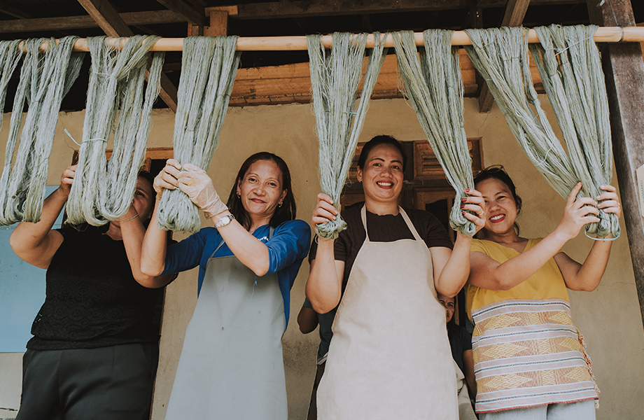Yayasan Kawan Lama Dukung Peningkatan Ekonomi Komunitas dan Lestarikan Budaya Tenun Iban