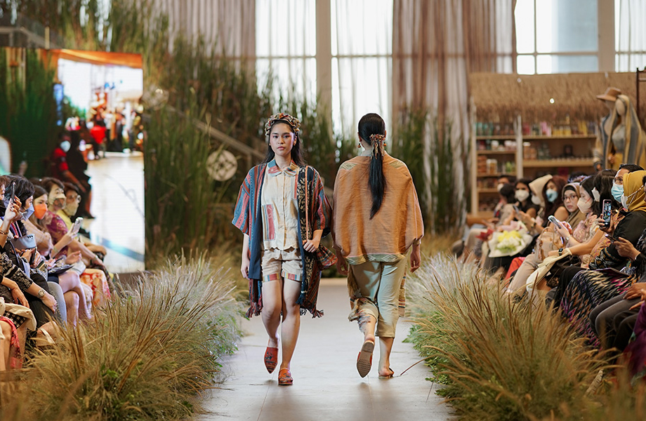 Pendopo Pelihara Warisan Budaya Melalui Pendampingan Masyarakat dan Peragaan Busana Sikka