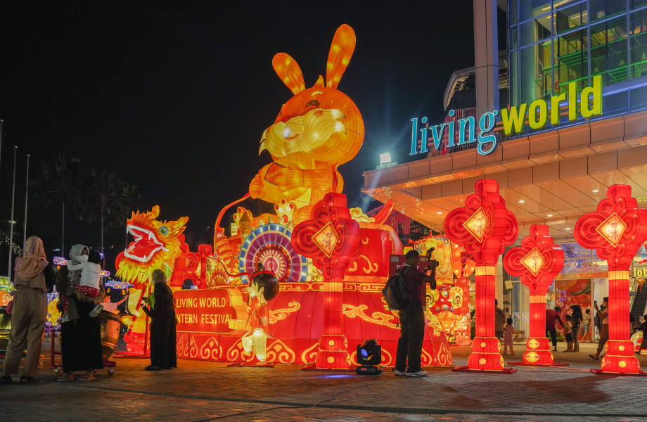 Living World Hadirkan Deretan Lampion Terbesar Se-Indonesia